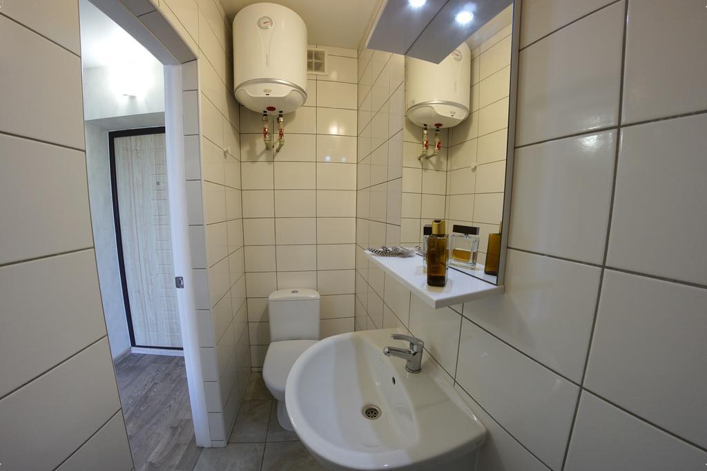 54A Tselinogradskaia Str At Alekseevka Underground Kharkiv Extérieur photo