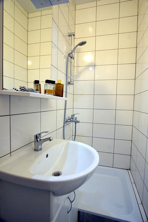 54A Tselinogradskaia Str At Alekseevka Underground Kharkiv Extérieur photo