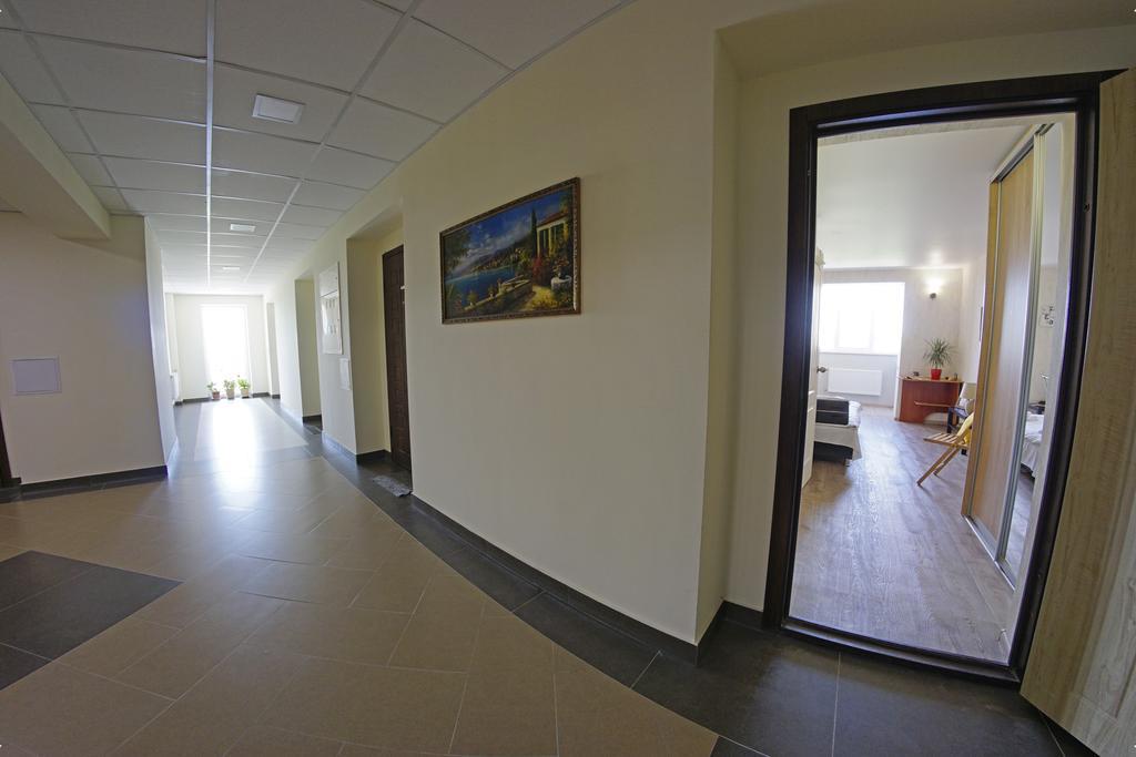 54A Tselinogradskaia Str At Alekseevka Underground Kharkiv Extérieur photo