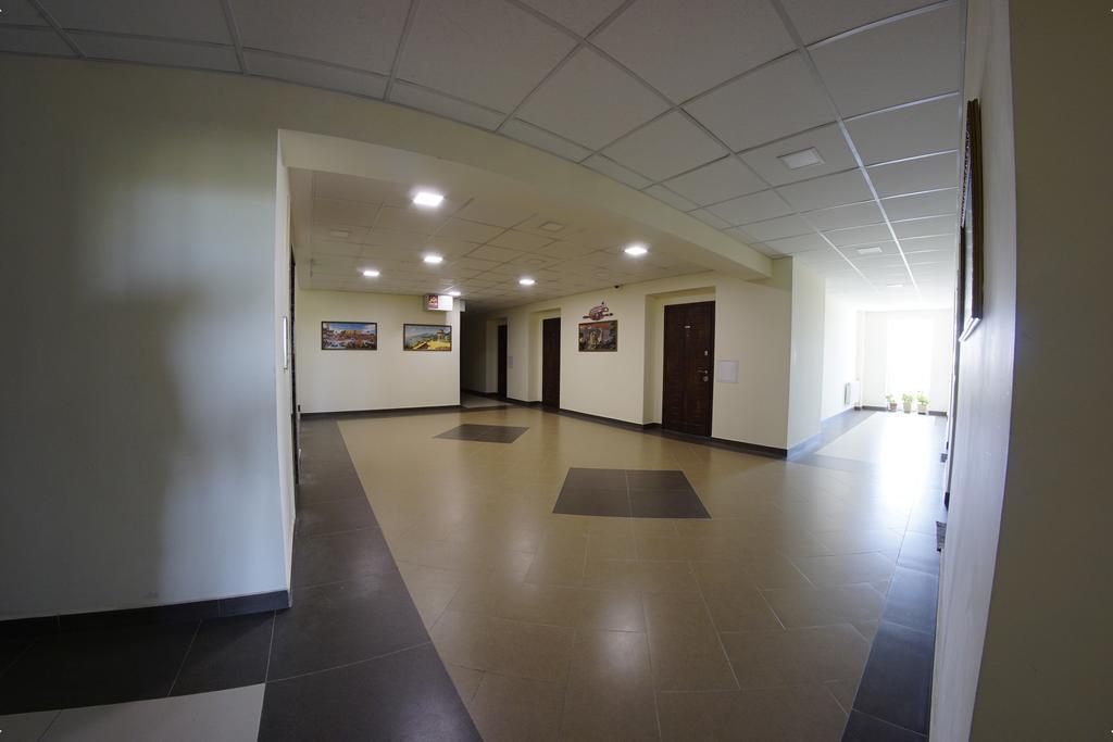 54A Tselinogradskaia Str At Alekseevka Underground Kharkiv Extérieur photo